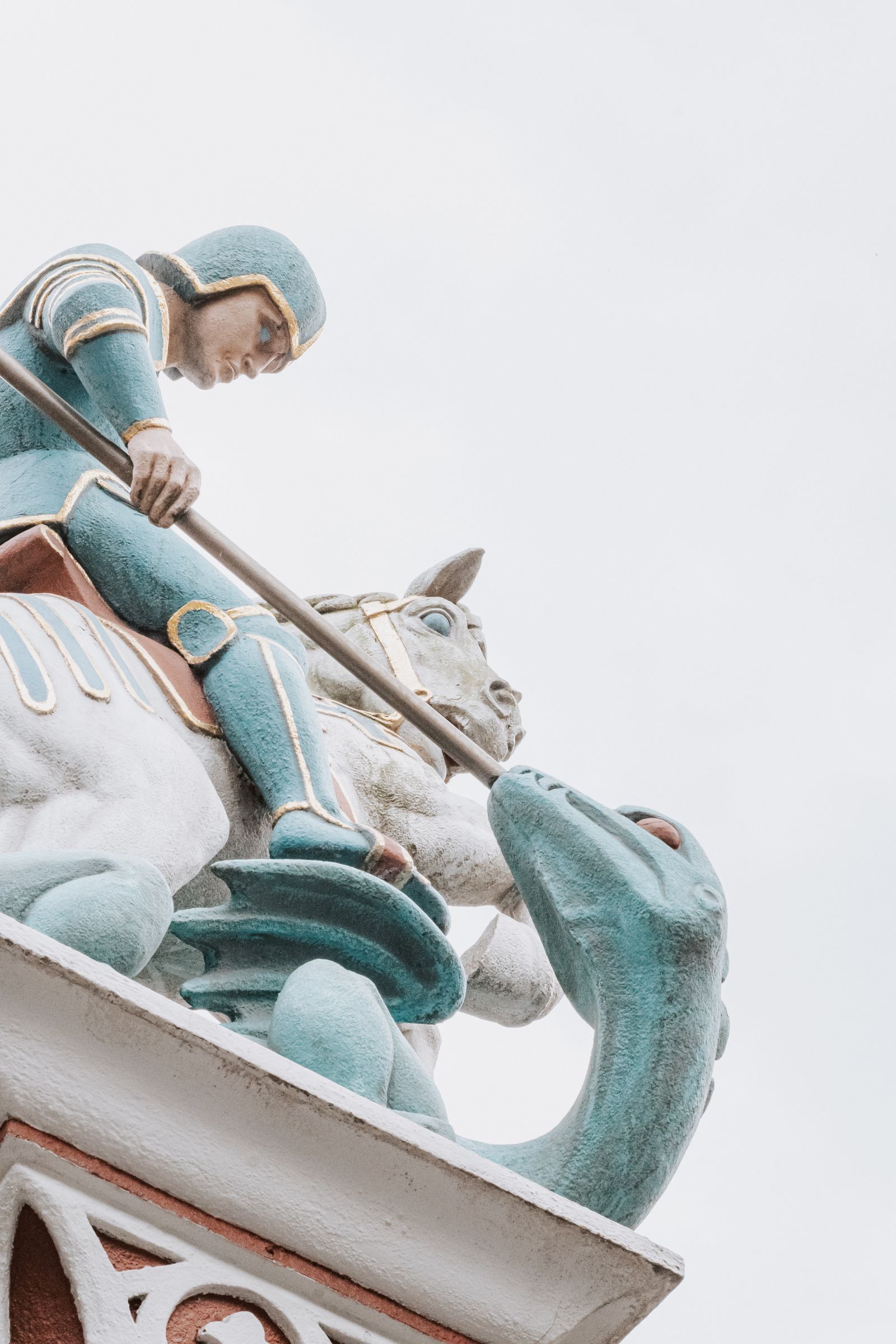 Estátua de São Jorge lanceando o dragão, sonho com São Jorge